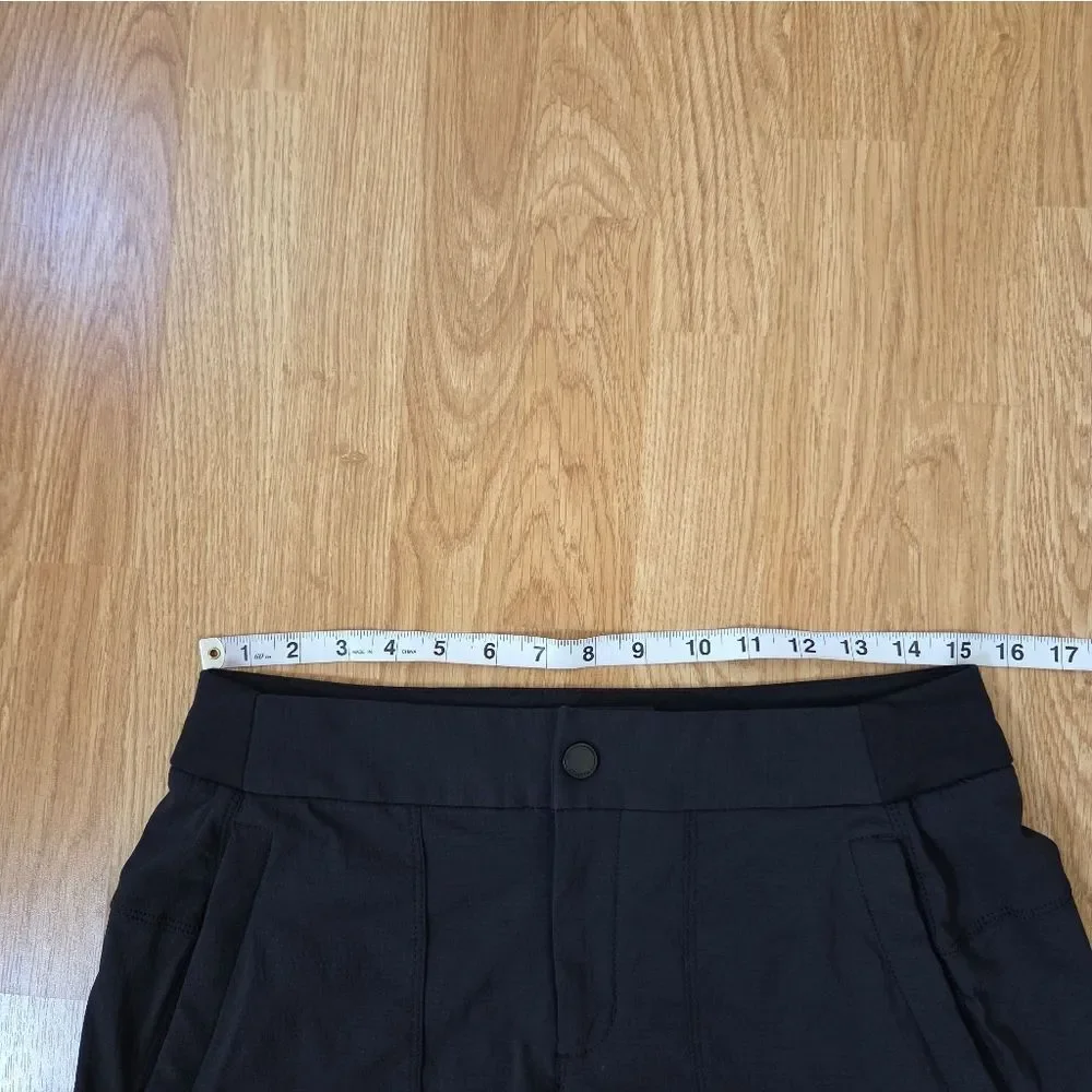 Athleta Cargo Trekkie Shorts Sz 6 - Picture 3 of 9
